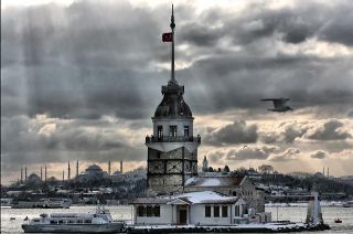 YKSEK TEKNOLOJ MARKALARININ PAZARLAMA STRATEJS AISINDAN DEERLENDRLMES VE HBRT / ELEKTRKL OTOMOBL SEKTRNDE RNEK OLAY ANALZ